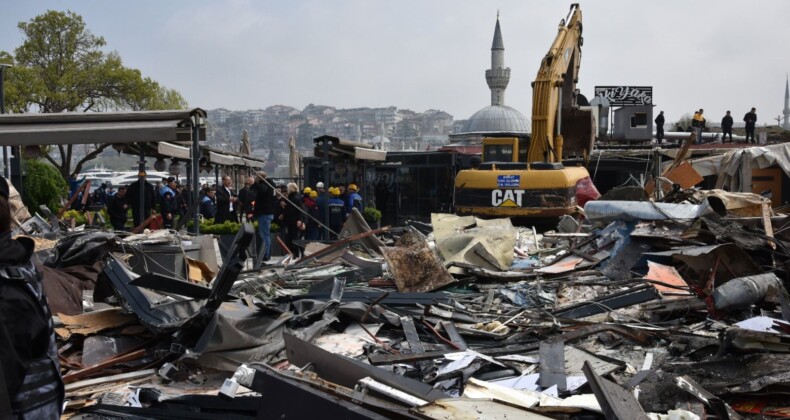 İBB, İstanbul Genelinde Ruhsatsız ve Kaçak Yapılar Yıkılıyor