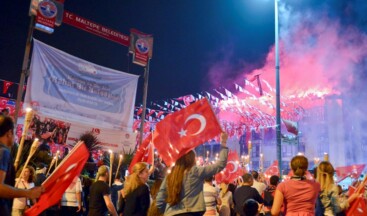 Maltepe’de 100 yıla meşaleli yürüyüş