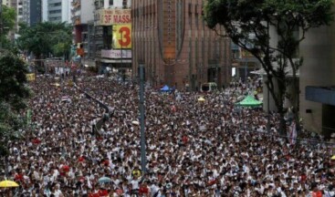 Hong Kong’da protestolar sürüyor