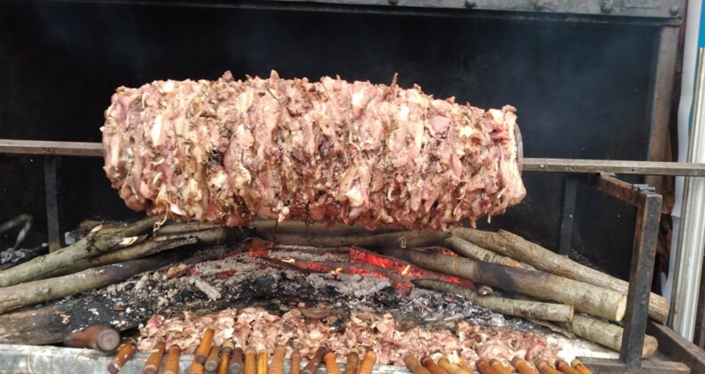 Köprülü Beldesi Cağ Kebap Mekanları Büyük İlgi Görüyor