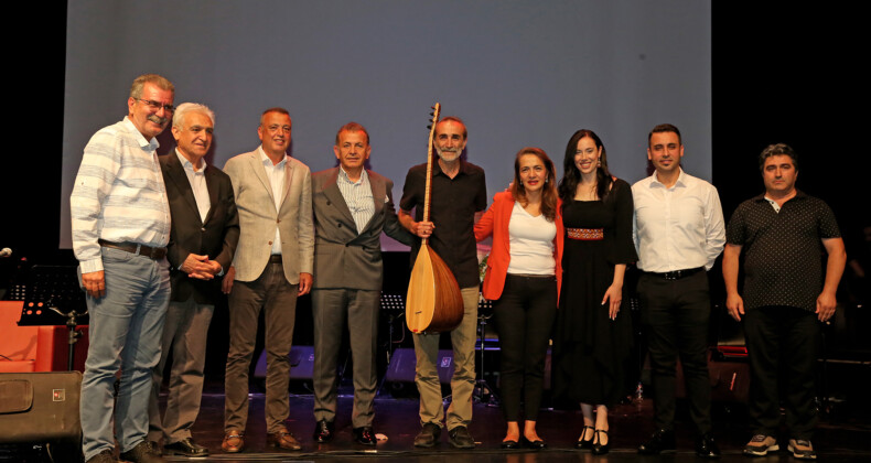 Ünlü Bağlama Sanatçısı Cengiz Özkan, Ataşehir’de Konser Verdi