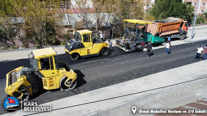 Kars’ta BSK Asfalt Yol ve Kaldırım Çalışmaları Devam Ediyor