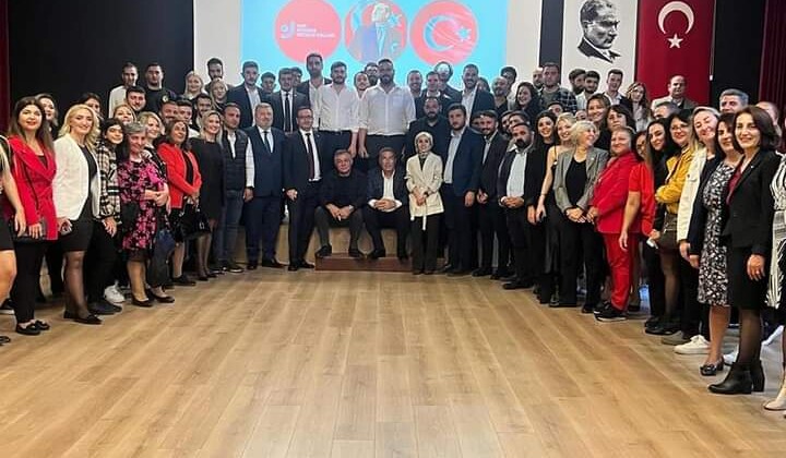 CHP’li Gençlerden Ataşehir’de Cumhuriyet Balosu