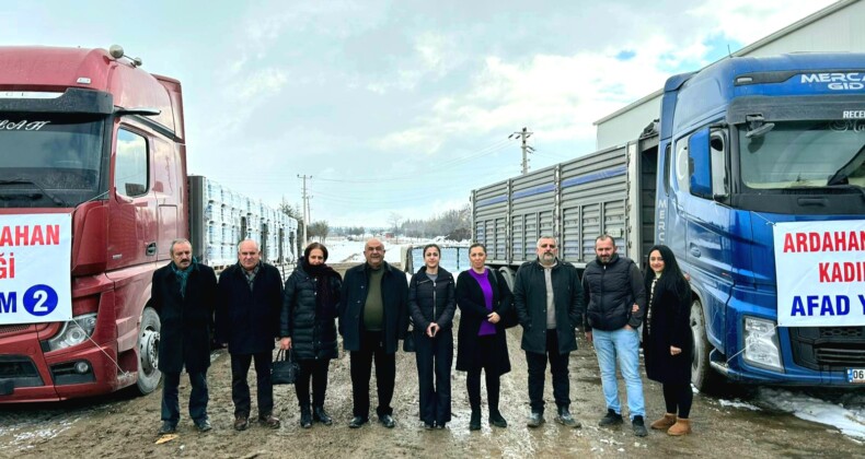 Ankara Ardahan İl Derneği ve AKI-DER Deprem Bölgesine 18 TIR Su