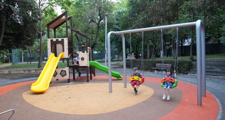 Kadıköy’de Yakılan Park Tekrar Yenilendi