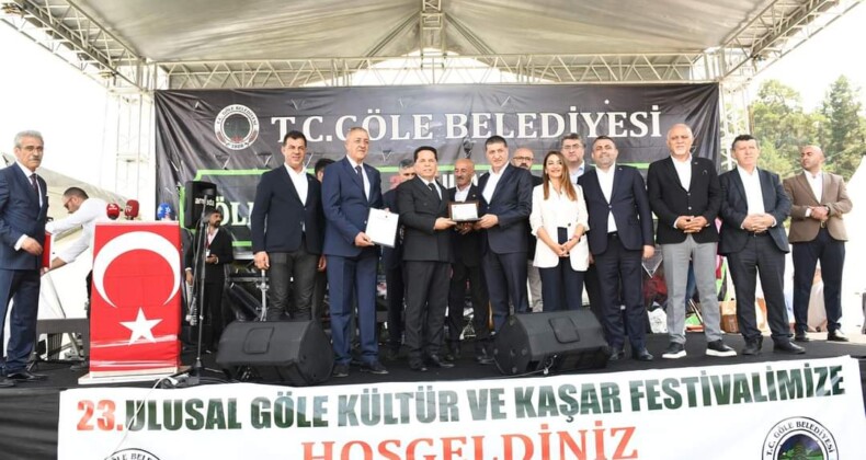 Gölelilerden Başkan Özer’e ‘Fahri Hemşehrilik Beratı’