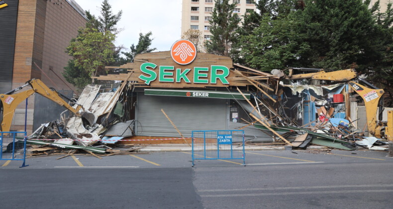 Ataşehir Belediyesi Ruhsatsız Yapıları Yıkıyor