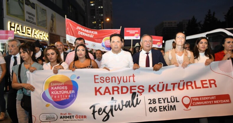 Esenyurt Kardeş Kültürler Festivali Coşkulu Başladı