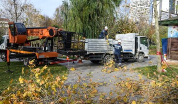 Esenyurt’ta Ağaçlara Kış Bakımı Yapılıyor